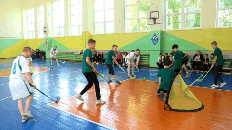 У Житомирі відбулось інклюзивне спортивне свято — флорбольний матч з участю дітей із синдромом Дауна